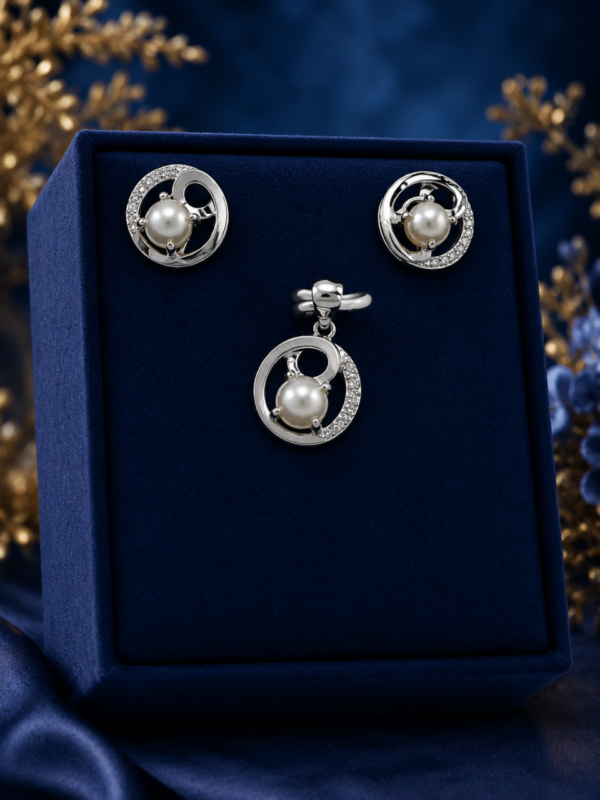 925 Silver Elegant Pearl Pendant Set